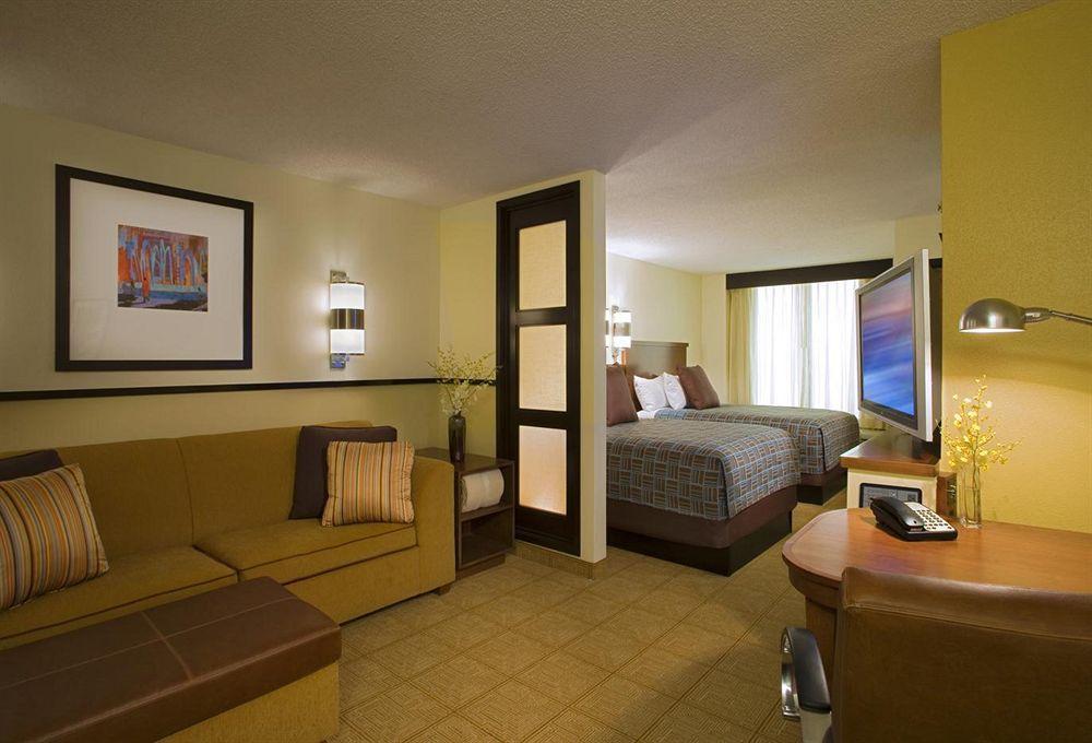 Hyatt Place Detroit/Auburn Hills Room photo